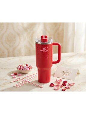Stanley Flowstate Quencher H2.0 Tumbler 40oz Red With Hearts Design